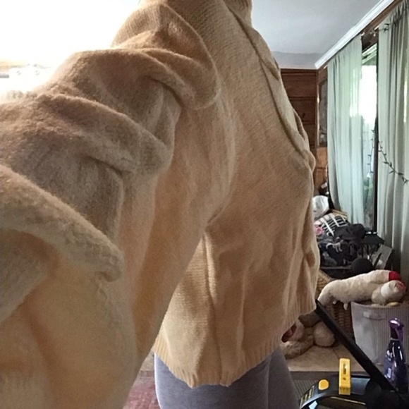 Boutique Butter Yellow Knit Sweater Size M NWT 🍋 - Picture 3 of 7